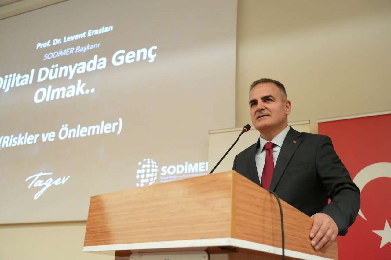 Muğla’da “Dijital Dünya’da Genç Olmak” Konferansı Düzenlendi 4